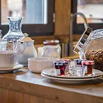 Chalé élégant à Le Praz Avec Spa, Cheminée Et Services Inclus - Fr-1-568-35 Courchevel
