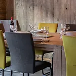 Chalé élégant à Le Praz Avec Spa, Cheminée Et Services Inclus - Fr-1-568-35 *