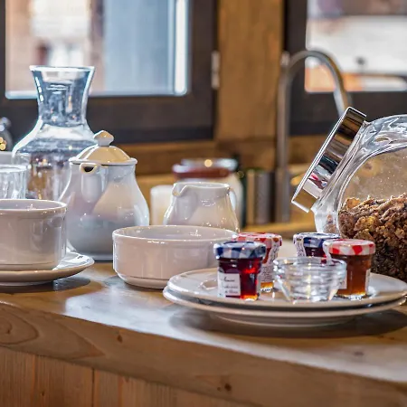 Chalé élégant à Le Praz Avec Spa, Cheminée Et Services Inclus - Fr-1-568-35 Courchevel