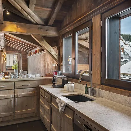 Chalé élégant à Le Praz Avec Spa, Cheminée Et Services Inclus - Fr-1-568-35 Courchevel
