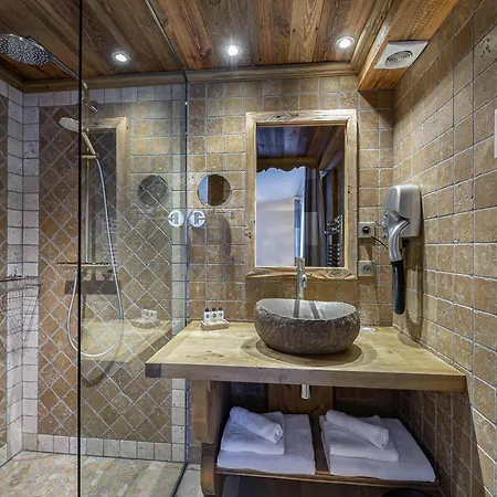 élégant à Le Praz Avec Spa, Cheminée Et Services Inclus - Fr-1-568-35 Chalé Courchevel
